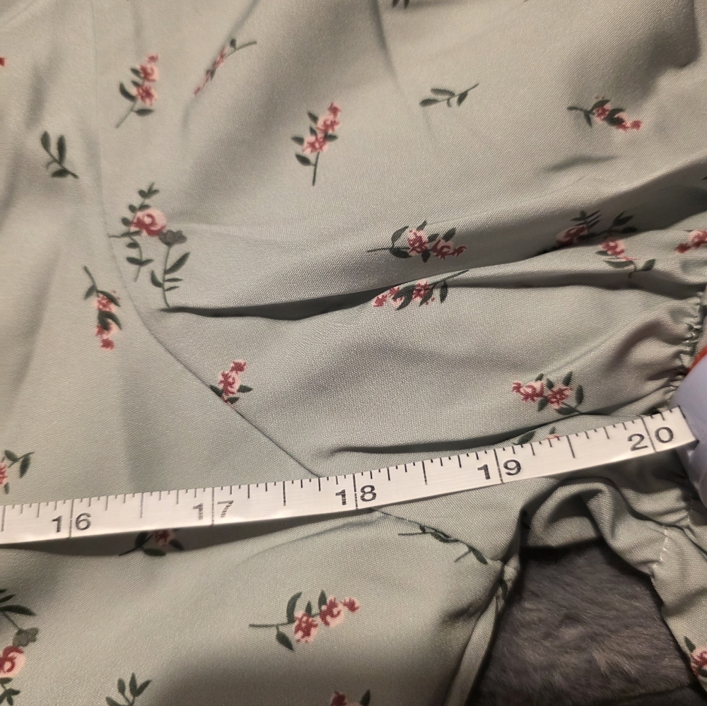 1940's V Neck Green Lantern Sleeves Floral (L) - Picture 6 of 6